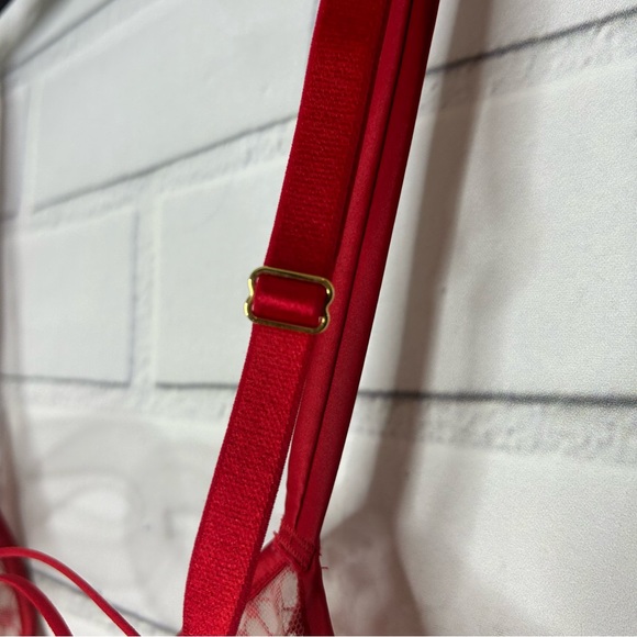 Victoria’s Secret Starburst Red Sheer Mesh Demi Bra size 36C - Picture 7 of 8